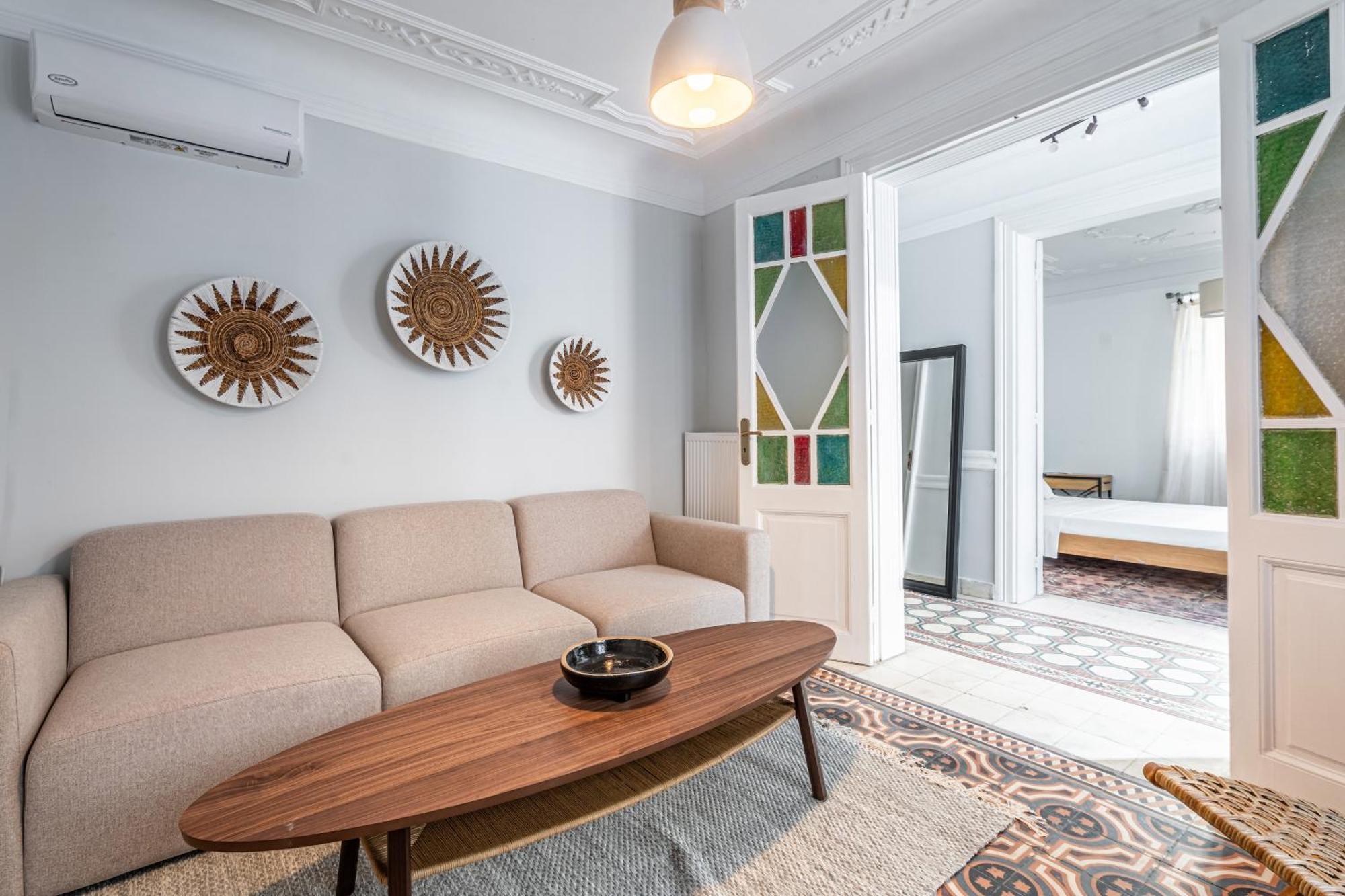 Neo Classic - Amazing 2br House In Prime Location Apartment