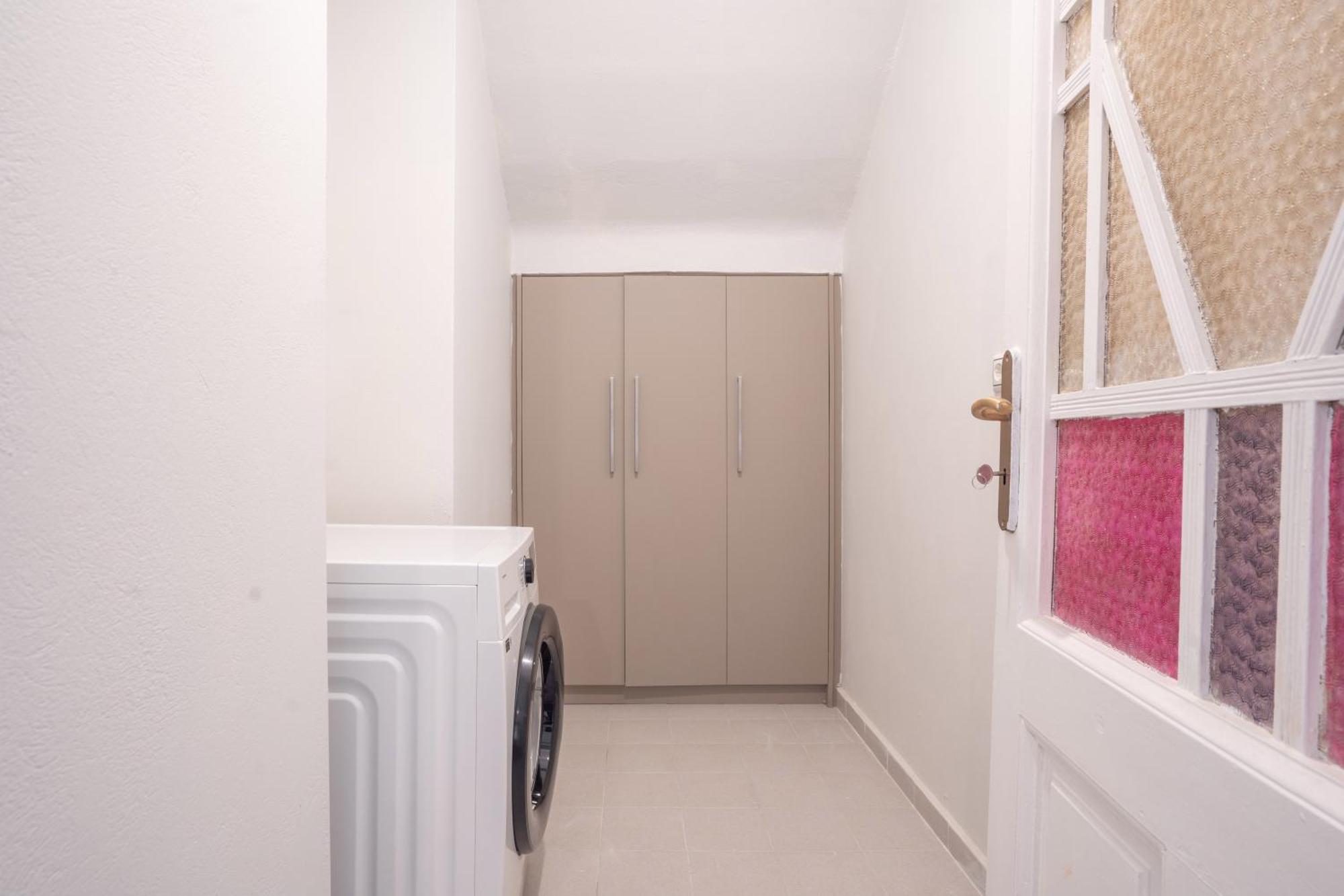 Neo Classic - Amazing 2br House In Prime Location Apartment