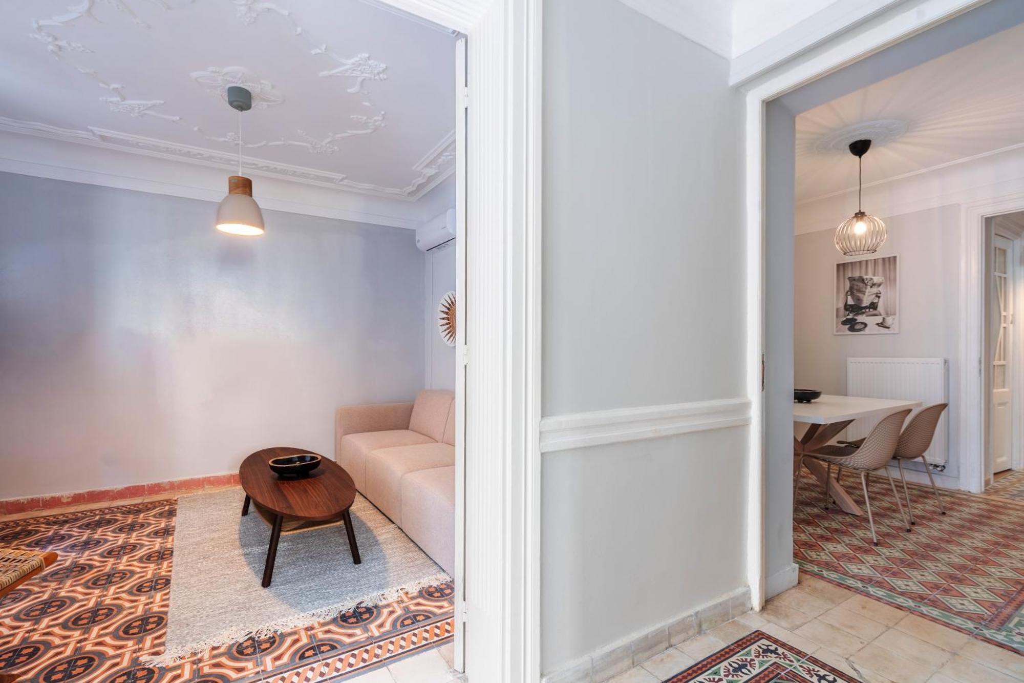 Neo Classic - Amazing 2br House In Prime Location *