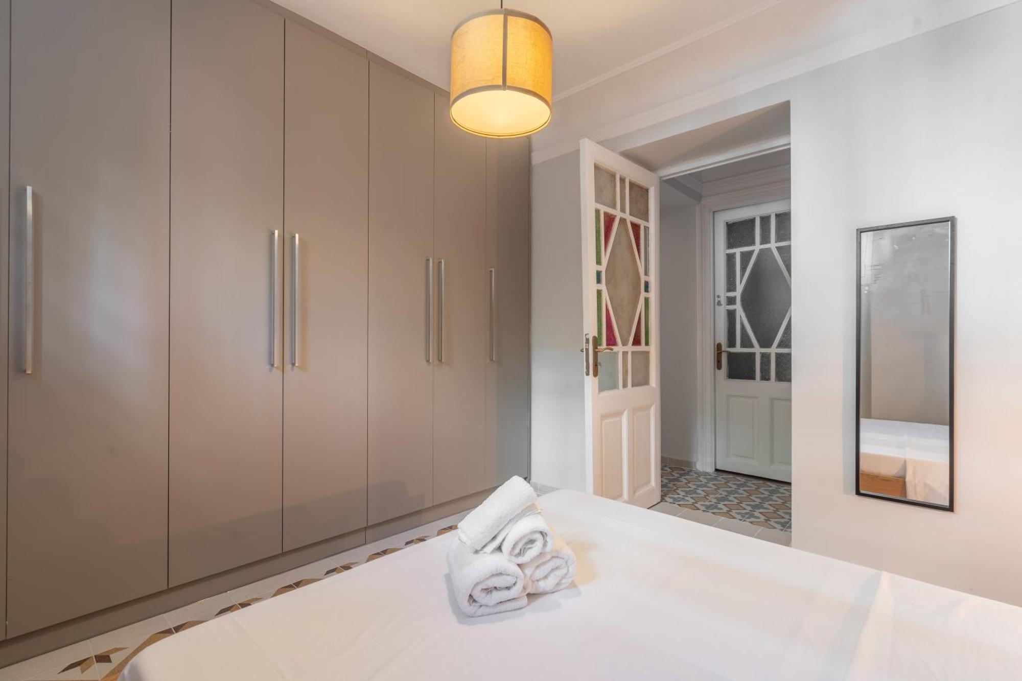 Neo Classic - Amazing 2br House In Prime Location Apartment